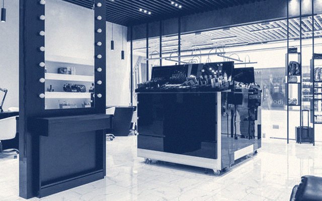 Showrooms and mirrored retail